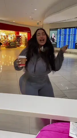 When your vacation buddy is always ready 🏝️🤭✈️👋 #twin