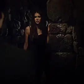Que entrada na serie em amigos 🫡                                                 #klausmikaelson #tvd #tvdu #tvdedits #edits #cortes             #fyp #viral #fypage 