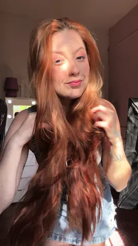 DESAFIO: 30 dias de cuidados comigo por aqui! DIA 22: retoque do ruivo 🧡✨ Raiz: ✅ 9.44 Encanto Colors - Beleza Ruiva ✅Ox de 20 Comprimento: ✅diluidor “Amor” 10 colherzinhas ✅máscara pigmentante “Alegria” 7 colherzinhas Esses produtos que usei são todos da @belezaruiva o link está na minha bio e vocês encontram esse e vários outros tons de ruivo, aproveitam meu cupom: ISADORA para ganhar desconto 🥰 Estão gostando de acompanhar?  . . . . . #ruivas #fyp #foryou #rotinacapilar #ruiva #ruivo #ruivos #ruivinhas #ruivasbrasil #ruivando #ruivo acobreado #ruivasradiantes #gingers #gingerhair #ginger #saopaulo #redheadlife #redheadlove #naturalredhead #redhair #beauty #redheaded #redheads #cabeloruivo #hair #firehair #cabelo