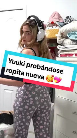 @Staryuuki mostrándonos el pantaloncito nuevo que se compro 💖🥰🛍 #parati #staryuukiii #viral #staryuukii #yuuki 