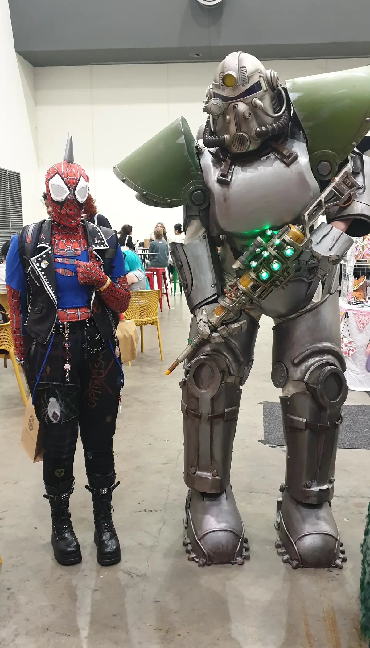 Day 2 of #ozcomiccon and also professional pictures from last con #spiderpunk #spiderman #spiderverse #hobiebrown #acrossthespiderverse #marvel #cosplay #spiderpunk #fallout #hobiebrowncosplay #fyp 