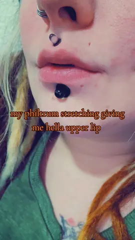 who needs lip filler when you have stretched piercings 🤣 #fulllips #strechedpiercings #philtrumpiercing #labret 