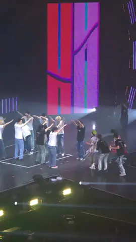 Stage=Taman bermain😂 #treasure #treasure_yg #rebootkonser #thailand 