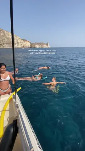 summer was what mattered 🥹🌺 #greece#santorini#greecetiktok#fy#fyp#boat#girlstrip#travel