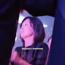 mommy kim and daddy park at bornpink concert #rosé #jennie #blackpink 