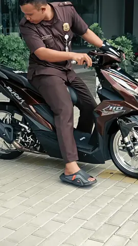 idaman policia sih ini😝 #kapanfyp #beatdeluxeproper #beatdeluxemodifikasi #beat110 #cinematicmotor #motorkonten #foryoupage #danapelajar #beathedon_id 