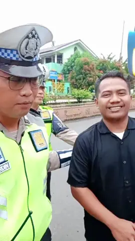 Menghimbau Pengendara agar selalu berhati-hati saat berkendara #fyp #fypシ゚viral #fypage #fyppppppppppppppppppppppp #kamsel #polantas #polantasindonesia #police #lampungtiktok #polisilampung #lampunggeh #katakatapolisi 