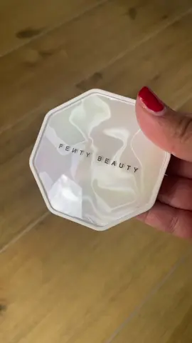 DEMI’GLOW by Fenty Beauty 06 Rich Hunnie 🧡 #highlight #fentybeauty #rihanna #sephora #unboxing #swatches #richhunnie #illuminante #fenty #beauty #makeup #perte 