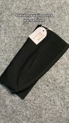 masa ada yg belum punya warna hitam #jilbabkenan #dailyhijab #jilbab 