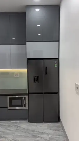 Tủ bếp nhựa cánh acrylic màu ghi tối quá sang trọng#xuhuongtiktok #trending #xuhuong #phongbephiendai 