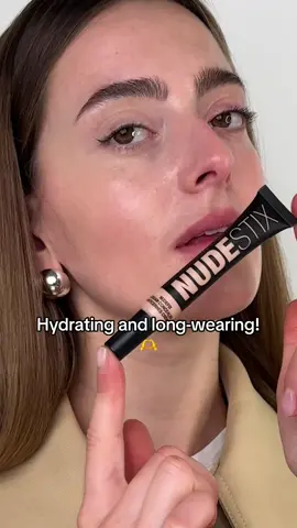Celebrity Makeup Artist, Scott Barnes Concealer Hack - the Nudestix way😉 #concealerhack #scottbarnes #makeuphacks 