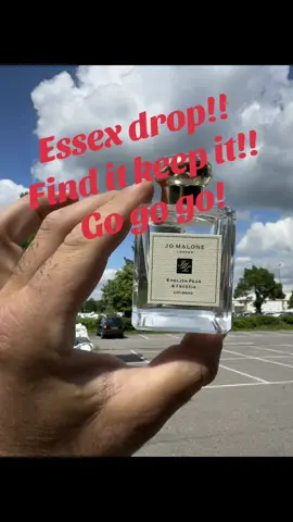 Good morning  Another finders keepers item dropped off. do you know where this is? Tag your friends to see if they know. I’ll be dropping clues as the week goes on if not found.  📍 drop in the comments where we should do the next drop📍 ‼️please respect your surroundings when looking for our gifts. Please do not litter the packaging or damage any property‼️ Please inbox me if you find the gift.  #londonlife #challenge #westlondon #saturday #Love #essex #romford #jomalone #eastlondon #makeuptutorial 