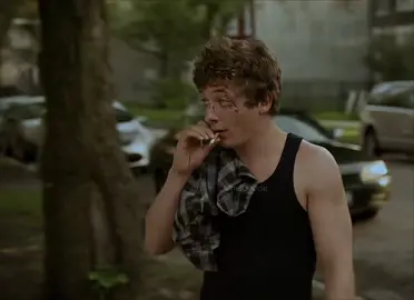 别总是假装幸福 然后在寂静角落里一遍又 遍抚摸伤痕.