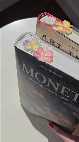 🤗 The full tutorial for the DIY Bookmark Bouquet! 💐🔖 #sketchbook #sketchbookideas #sketchbookartist #sketchbookart #StainedGlass #stainedglassart #nycartist #stainedglassdiy #cutedecor #bookmarkdiy #bookmark