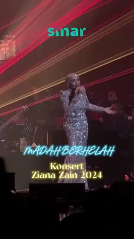 Takkan tidak lagu ni kan? Persembahan terakhir Ziana Zain malam ni 😍 Apa ucapan yang anda nak bagi dekat Kak Gee? 『 Konsert Ziana Zain 2024 』 #SINARKongsi #LiveUpdateSINAR #ZianaZain #IAmZianaZain #ZianaZainConcert2024 