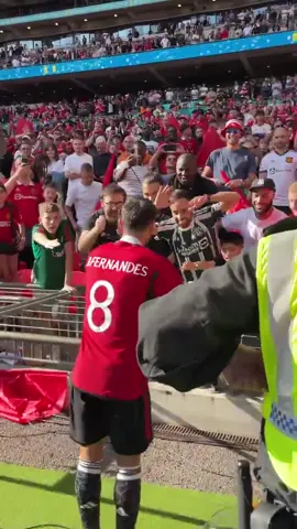 Bruno Fernandes celebrating with his family and friends 🫶 #mufc #facupfinal #fyp #explore #explorepage 