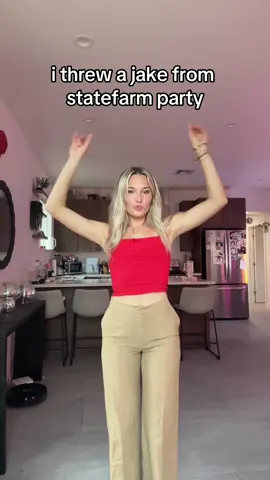 the best theme ever 😂😂😅 #jakefromstatefarm 