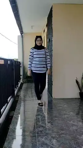 Kaos Lengan Panjang Wanita Oval Model Garis/ Salur bahan Katun #kaoswanitalenganpanjang #kaosoval #motifgaris #salur 
