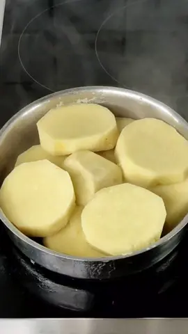Make your yam stay 24 hours moist, soft and tasty after cooking. Try this method and thank me later 🤗 support our Tiktok and Fcbk page with a FOLLOW 🙏❤️  #nigerianfood #recipesoftiktok #recipes #Recipe #yam #nigerianfood #post #fypp #video #foodies #cooking #lunch #tutorial #tasty 