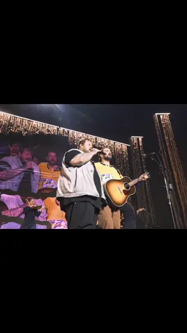 love you dawg @Jelly Roll Nashville night one was a true dream see you tonight #stickseason #noahkahan #noahkahanmusic #fyp #OnTour 