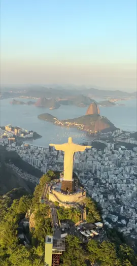 Minha alma canta.  Vejo o Rio de Janeiro.  Estou morrendo de saudades.  Rio, teu mar, praia sem fim.  Rio, você foi feito pra mim.  - Tom Jobim #riodejaneiro #cristoredentor #rj #brasil🇧🇷 #fy 