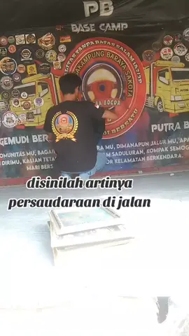 disinilah kita tau arti persahabatan di jalan