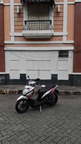 same place but different colour😍 #vario110fi #varioproper #variomodifikasi #parkirajaganteng #cinematic 