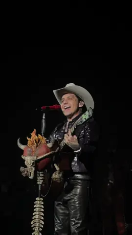 Le gusta mucho que le lleven serenata 💐❤️‍🔥  @Christian Nodal  #nodalpalcoratour #monterreymexico🤠🇲🇽 #nodal #palcoratour❤️‍🔥 #arenamonterrey #nodalconcierto 