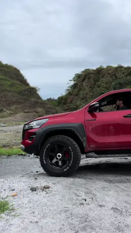 My GRS' first trail❤️  #puninghotspring #offroad #4x4offroad #toyotahilux #grsport 