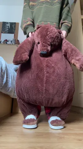 blud  cannot reach his knees😔😔 #fyp #foryou #bear #dancingbear #ikea #djungelskog 