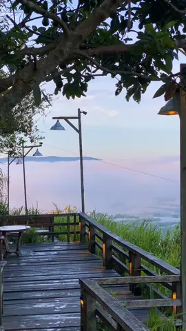 Vì nhiều bạn hỏi địa chỉ tên quán nên mình xin phép chia sẻ với mọi người đây là Tiệm cà phê hoàng hôn chiều ( Dốc số 9, Trại Mát, Thành phố Đà Lạt, Lâm Đồng) ạ ☺️ #fyp #dalat 