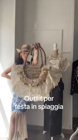 Un vero jolly da infilare in valigia 🎒 un outfit  adatto per le feste sulla spiaggia Estate 2024🖤come anche per giornate in città, si abbina a sandali neri, orecchini a cascata, una borsa big in paglia o una pochette in contrasto per notti magiche dall’estetica batik chic😎 #necklace #fy #fypシ゚viral #viraltiktok #shoppingonline #perte #shoppingonline 
