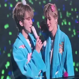lucuu bgt pas lirik 'lebih dekat' pinggang nana ditarik sama jeno😖🤏🏻 #nomin #jeno #jaemin #nominshipper #nctdream 