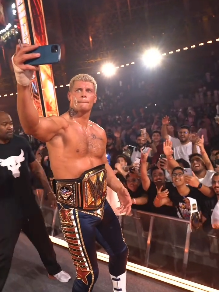 The CHAMP doing CHAMP things... 👏👏👏 #WWE #CodyRhodes