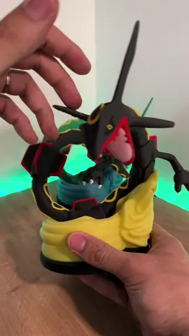 Réponse à @㊜•Mayronwd•㊜  Mes deux impressions les plus difficiles 😱 J’ai imprimé Rayquaza et Rayquaza Shiny ✨ Tu préfères le quel? Personnellement le shiny direct, c’est le plus classe de toute la licence!! Je l’ai imprimé avec du PolyTerra PLA de @Polymaker 3D filaments , sur la X1C de @BambulabGlobal 