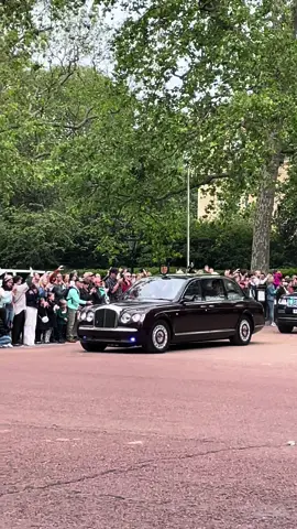 King Charles leaving Clarence House today on his way to Buckingham Palace #fyp #london #buckinghampalace #theking #kingcharles #royalfamily #royal #uk #motorcade 