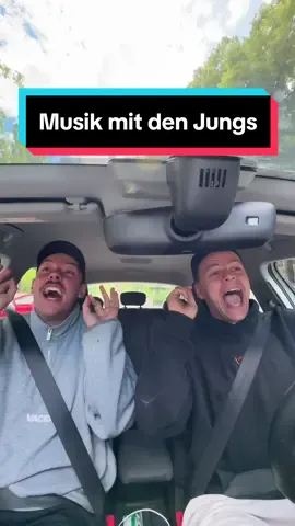 Geht nicht anders 😓 @AdiTotoro @Vincent Gross | #paulomuc #aditotoro #aperolspritz #musikimauto #auto 