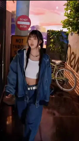 #HAERIN : AAAA I LOVE HER OUTFITTTT || Haerin how sweet new jeans fancam #kpopfyp #dance #fypシ゚ #howsweet #newjeans #viral 