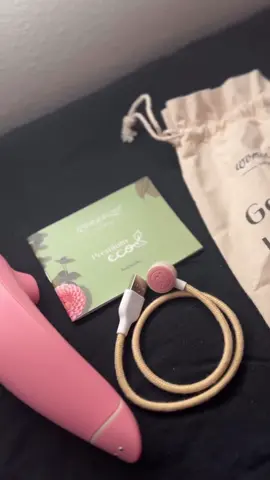 #SelfCare  Because I care about the environment AND my boos having amazing orgasms I’m here to chat about @womanizerglobal and it’s PREMIUM eco  toy. This unique treat is the first ever Pleasure Air sex toy made from sustainable, renewable materials.  Womanizer took everything that made it climactic to begin with and simply reduced as much plastic as possible. 👇🏾 BUT WAIT… there’s more! If you use my special 🔗 wmnzr.co/i5l (also in my bio) you’ll receive a free toy or discount voucher for the entire #W#Womanizerite. @Womanizerglobal 