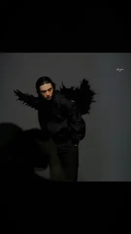 Dark angel 🖤 . . . #hwanghyunjin #wkorea #photoshoot #bts #straykids #straykidsstay #skz #skzstay #hyunjin #dark 