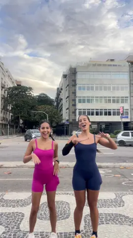 muito bonitinhas chegando iguais no treino de @SOPHITNESS | ACTIVE WEAR 🥰🥰 #rungirls #corrida #rj #maratonadorio 
