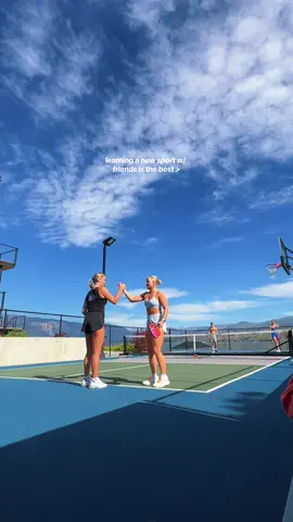 a little healthy competition never hurts🫡 #summervibes #friendgroup #pickleball #Summer #sport 