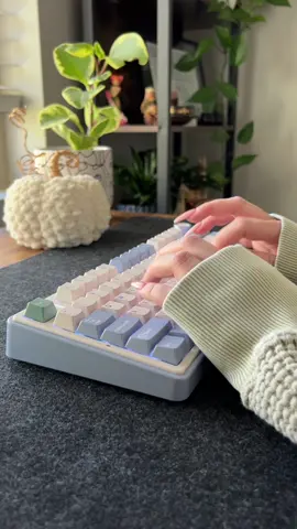 The Epomaker x Aula F75 is what pre-built budget keyboard dreams are made of 🥹☁️🌙✨ #aula #f75 #creamy #keyboardasmr #keebtok #mechanicalkeyboard 