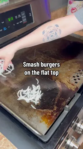 Smash burgers are such an easy dinner!! #EasyRecipe #flattop #flattopgrilling #smashburger #cookingathome #cookingasmr 