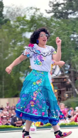 Mirabel 🩵🦋🌸 #fy #fyp #mirabel #mirabelmadrigal #encanto #disneyencanto #disneylandparis #dlp #disneyland #disney #disneyparks #disneytok #disneyparade #disneycharacters @Disneyland Paris ✨ 
