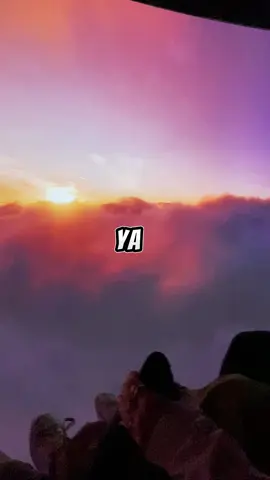 🇦🇷 Primer simulador de vuelo 4D de Argentina 🇦🇷 🦅 El Vuelo del Cóndor propone una experiencia inmersiva recorriendo la Argentina desde las alturas. Una mirada nunca antes vista de los lugares más icónicos de nuestro país. 📹 A partir de tecnología aplicada a experiencias inmersivas, esta nueva atracción invita al público a explorar los escenarios naturales más impresionantes e icónicos de nuestro país: desde la Quebrada de Humahuaca hasta el Faro del Fin del Mundo, pasando por esteros y bañados, las Cataratas del Iguazú y el Glaciar Perito Moreno, entre otros. 🌎 Queda en @somosmundogea que es el primer parque de entretenimiento tecnoloigico de Argentina. Además del la experiencia Gea Aerea (el simulador de vuelo) están: GEA  terrestre y GEA marino  🕛 Mar a Dom y feriados de 11 a 18. 📍 Ecoparque, Av. Las Heras 4159, Buenos Aires, Argentina 🎟 Tickets en www.mundogea.com.ar  y en la boletería del Parque: Av. Gral. Las Heras 4159, CABA. 💲 Recorrer el parque completo $14.000 (hasta el 31/05 en promo a $7000); solo el vuelo del condor $8.000 (hasta el 31/05 en promo a $4000)  Me parece un planazo para grandes y chicos 👨‍👩‍👦‍👦 #buenosaires #simuladordevuelo 