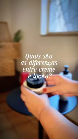 Você sabia que existia diferença além do frasco entre creme e loção hidratante?  No vídeo usei itens O.U.i L’amour-esse 142 que carregam uma fragrância muito elegante. Floral branco, intenso, levemente adocicado. Uma BELEZURA! #cremehidratante #locaohidratante #ouiparis #lamouresse142 #cuidadoscomocorpo @o.u.i.paris 