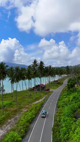 🏝️ Plot twist: This isn't Bali or Lombok - it's Biduk-Biduk in East Kalimantan! 😮 #Indonesia's hidden treasure! 💎 📍Biduk-Biduk, East Kalimantan 🎥 @rizkik.ee  #WonderfulIndonesia #WonderfulJourney #BidukBidum