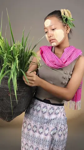 ဘယ်သူနဲ့မှမတူတဲ့trend လေးပါ သမီးအများကြီးကြိုးစားထားပါတယ်ရှင့်💕💕💕 MUA — 💄baby Su Mon  Désigner—🪡 Myo min soe and Tun Tun Lin  Desinger —🪡Thinzar Bo Designer—🪡Nann Yoon War Singer—❤️Tha Mon Htet တောသူအချစ် Director—📸dad and mom