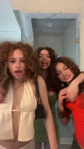 Everyone wish @sundaykalogeras a happy birthday @eliana.kalogeras 